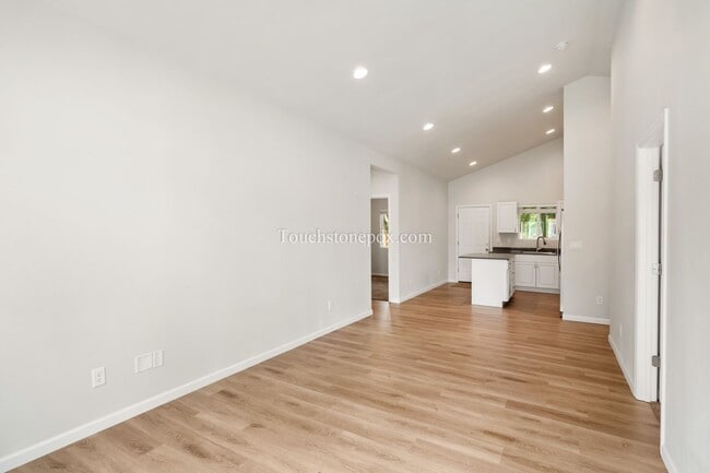 Photo - 826 SE 155th Ave