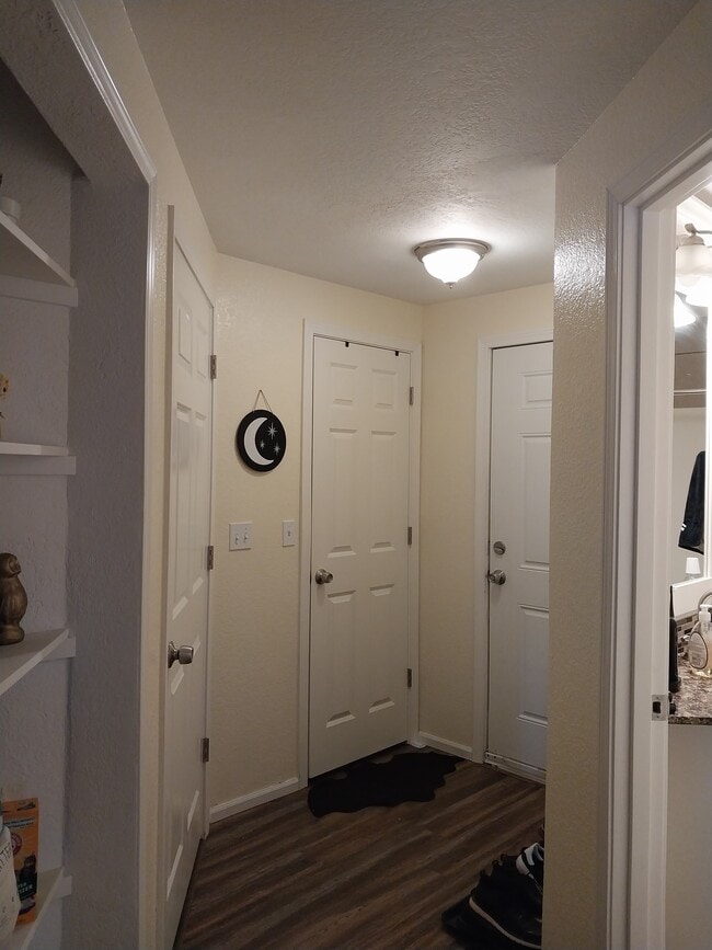 Pasillo de entrada - 9815 Holly Dr Unidad A112