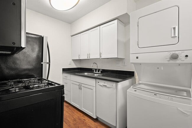 Photo - 2401 Manor Rd Unit 206