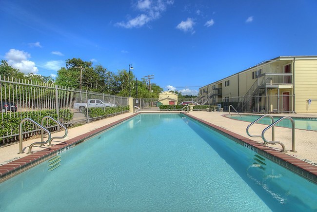 Oaks of Baytown Apartments - Oaks of Baytown Apartments