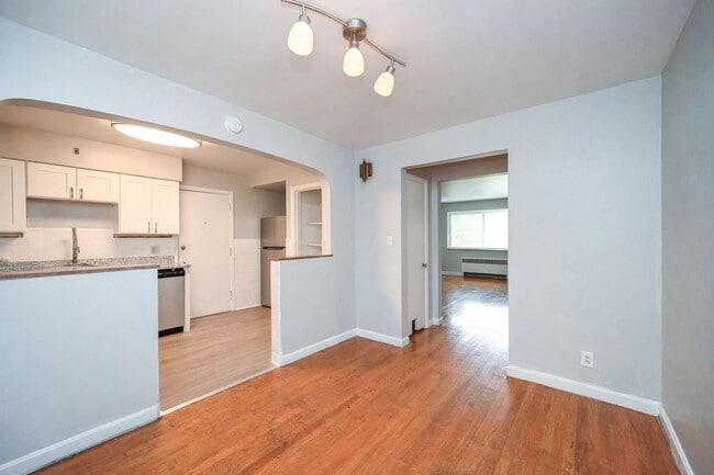 Building Photo - 203 Loraine Ave Unit 4