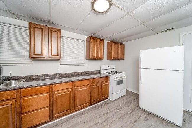 Building Photo - 687 4th Ave Rental