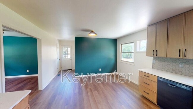 Photo - 424 Bridge View Ln