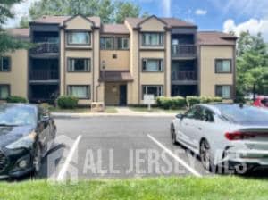 Building Photo - 2217 Sayre Dr Unit 0