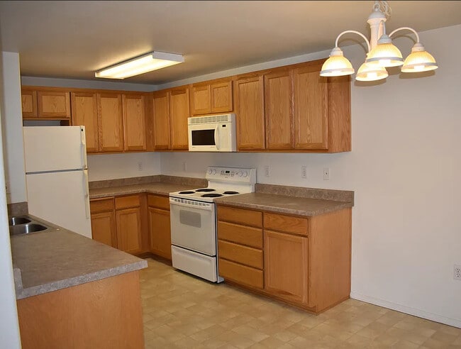 Building Photo - 70-110 S Haskell St