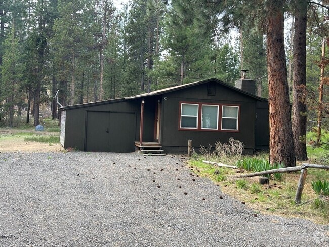 Building Photo - Cozy Cabin Close to Sunriver Rental