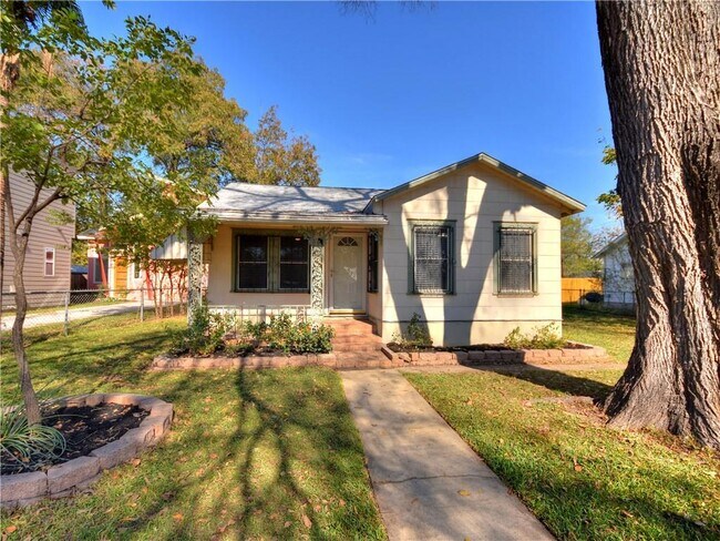 Photo - 2710 Willow St