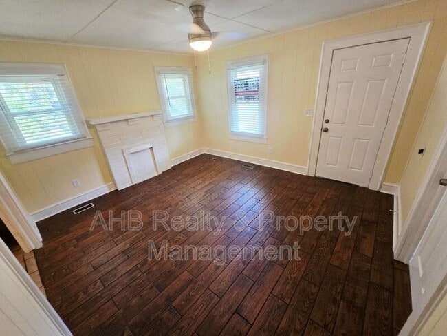506 Lakeside Ave