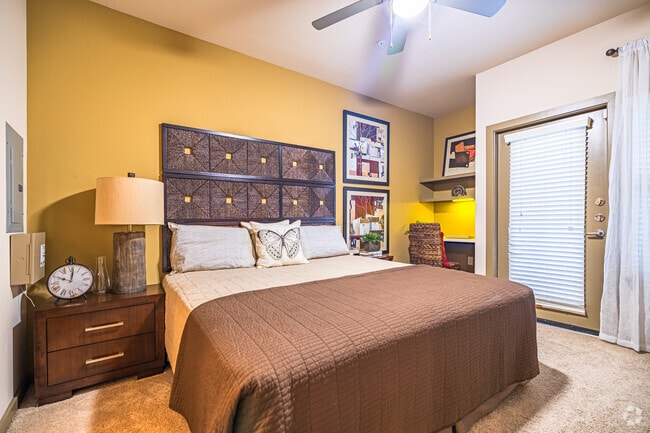 1BR, 1BA - 850SF - Bedroom - Aliso Briar Forest