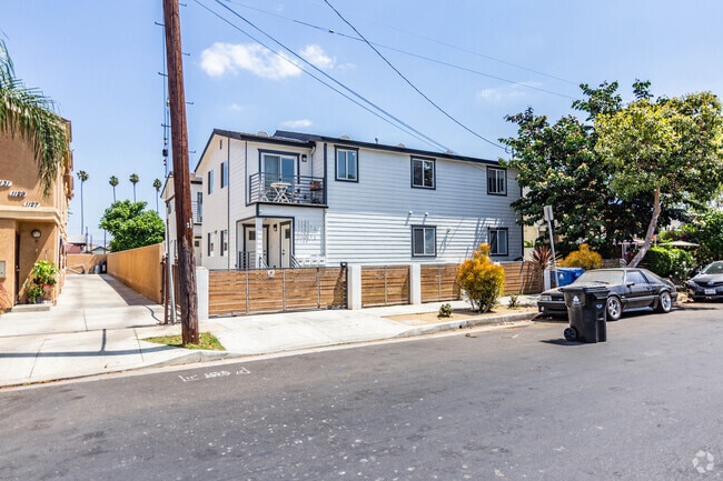 Building Photo - 1121 W 39th Pl Unit 1123 Rental