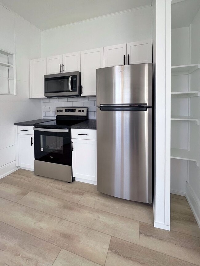 Photo - RENOVATED 3 BD Bungalow in MidTown!