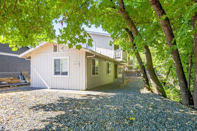 Building Photo - 505 NW D St