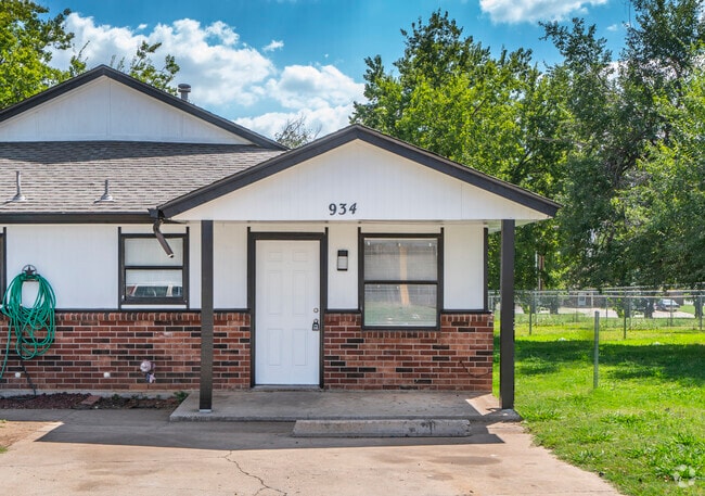 Building Photo - 932/934 SW 62nd St Rental