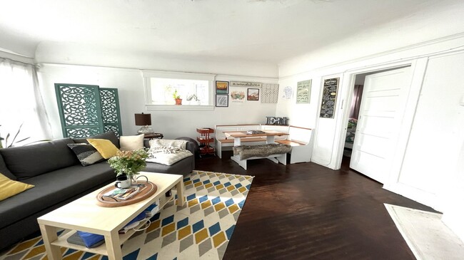 Building Photo - 2637 S Catalina St Unit 1 Rental
