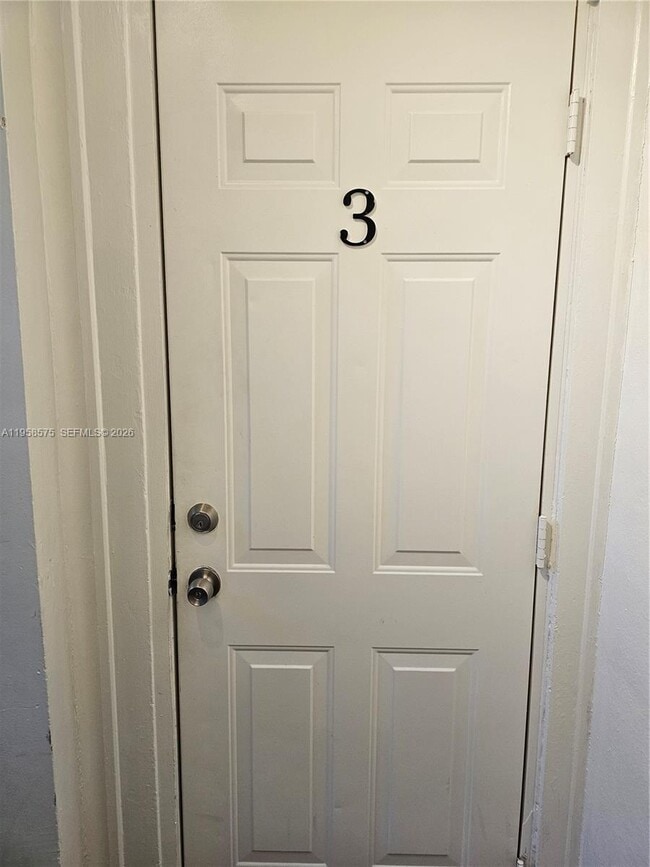 Building Photo - 622 15th St Unit 3