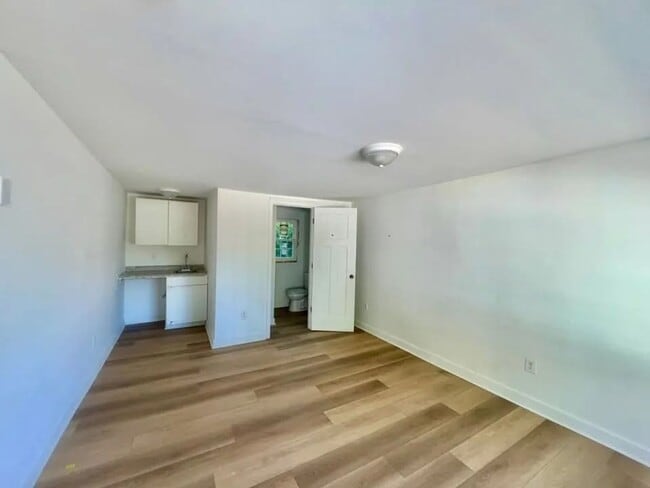 Photo - Studio fully Renovated Unit 1