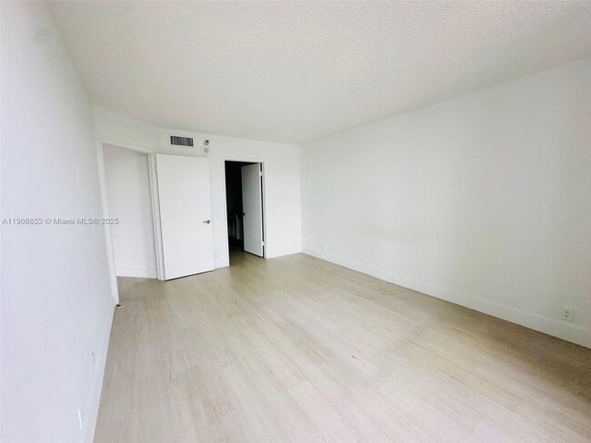 Photo - 19101 NE 36th Pl Unit 709