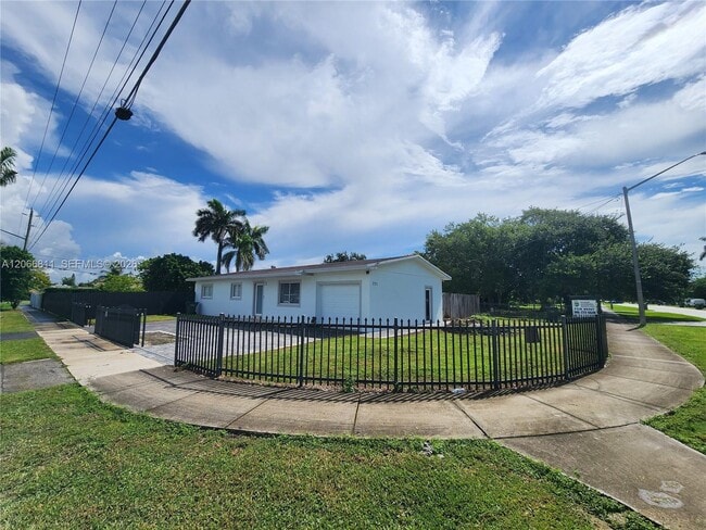 Photo - 771 NW 15th St