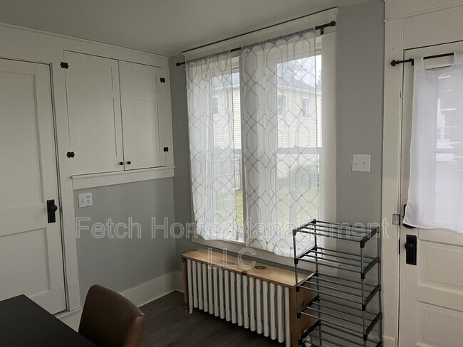 Photo - 836 W Main St