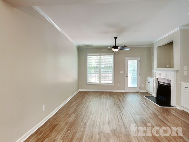 Photo - 557 McCarthy Dr