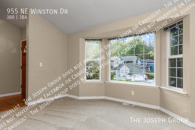 Photo - 955 NE Winston Dr