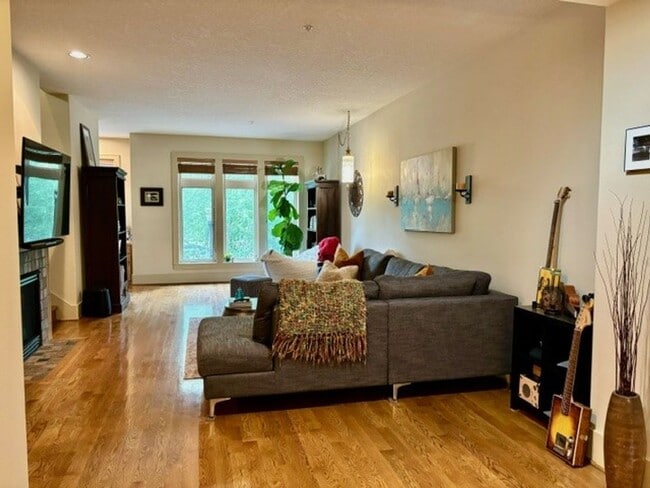 Photo - Beautiful Lake Oswego Newer Townhome Walki...
