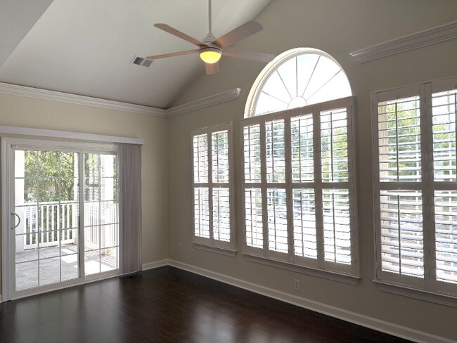 Photo - 1462 Wellbrooke Ln