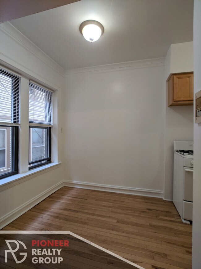 Photo - 4647 N Paulina St