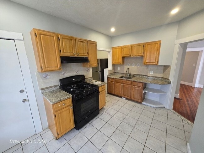 Building Photo - 20 Maywood St Unit 2L Rental