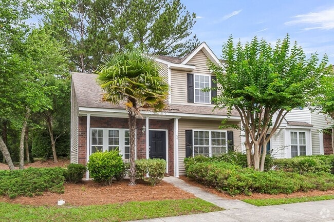 Building Photo - Spacious Townhome Prime Location!