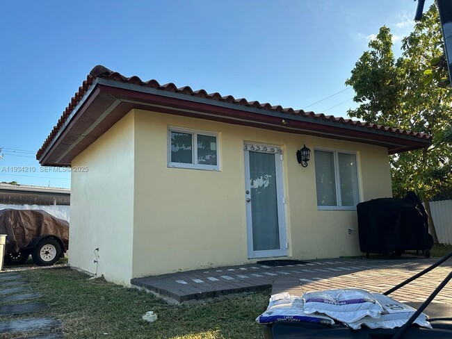 Building Photo - 5440 SW 101st Ave