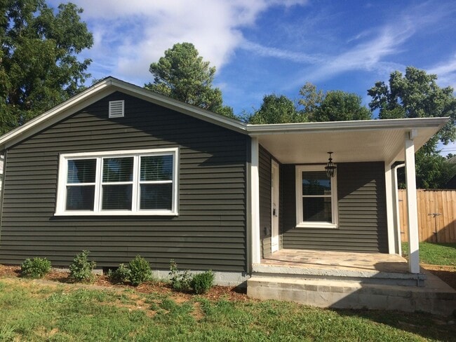Photo - Perfect Little One Bedroom House - Walk to Downtown JC and ETSU!