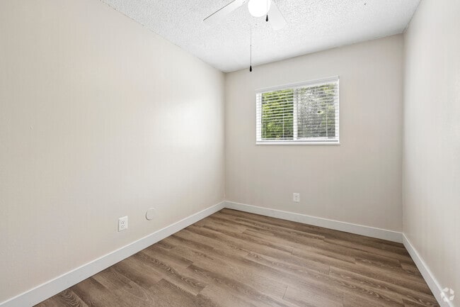 2BR, 1BA - 750SF - Second Bedroom