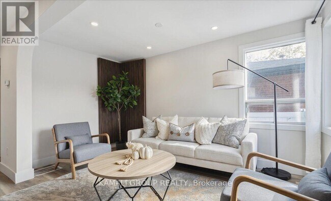 Photo - 2027 Brampton St