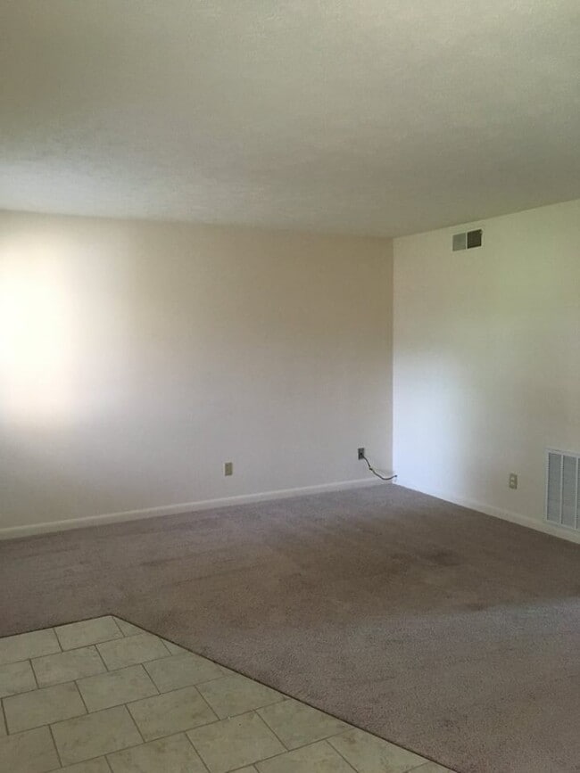 Photo - Twelve Oak Apartments Unit 104