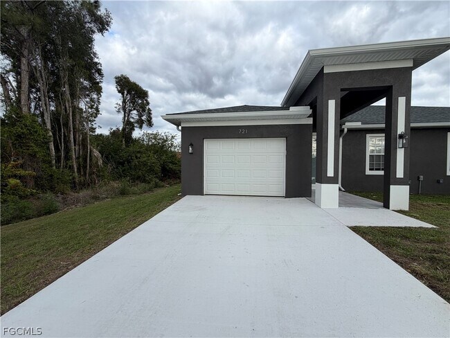 Photo - 721 Ivan Ave S