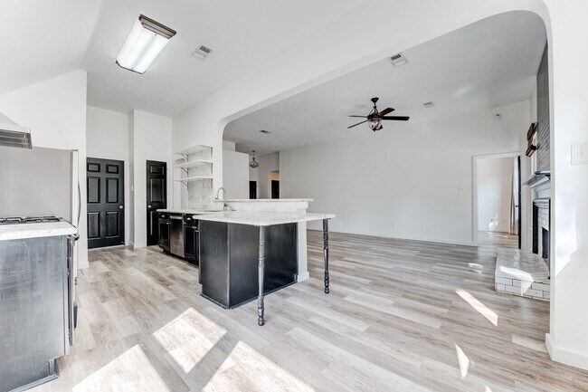 Building Photo - 31302 Baker Lake Dr