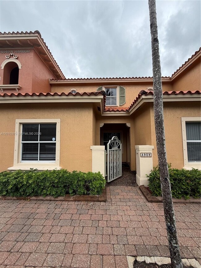 Building Photo - 4939 N Harbor Isles Dr