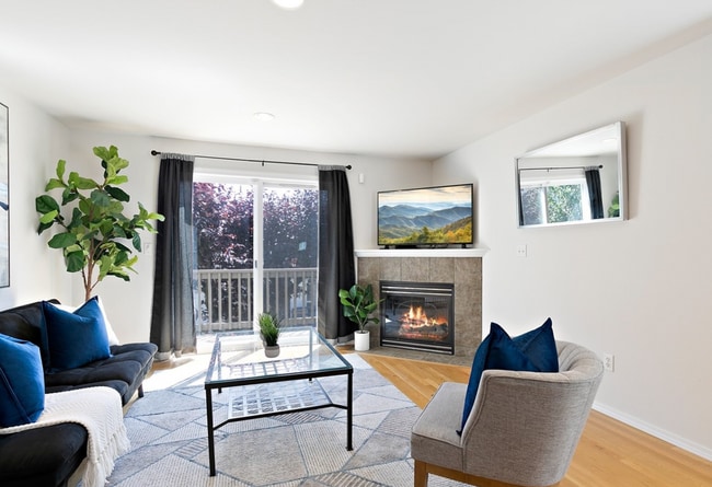 Wonderful 3 bed Townhome w/garage in Northgate! AVAILABLE 10/7/2026!