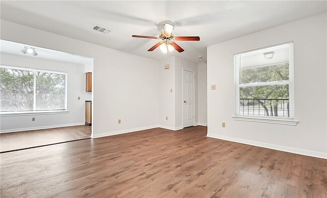 1201 Autumn Cir Unit B
