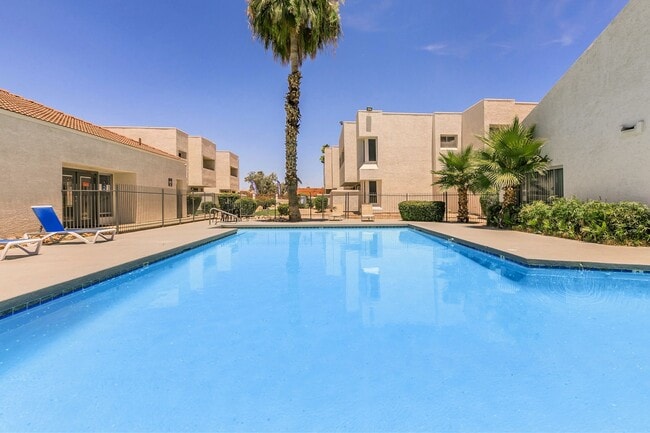 Cove on 44th Apartments