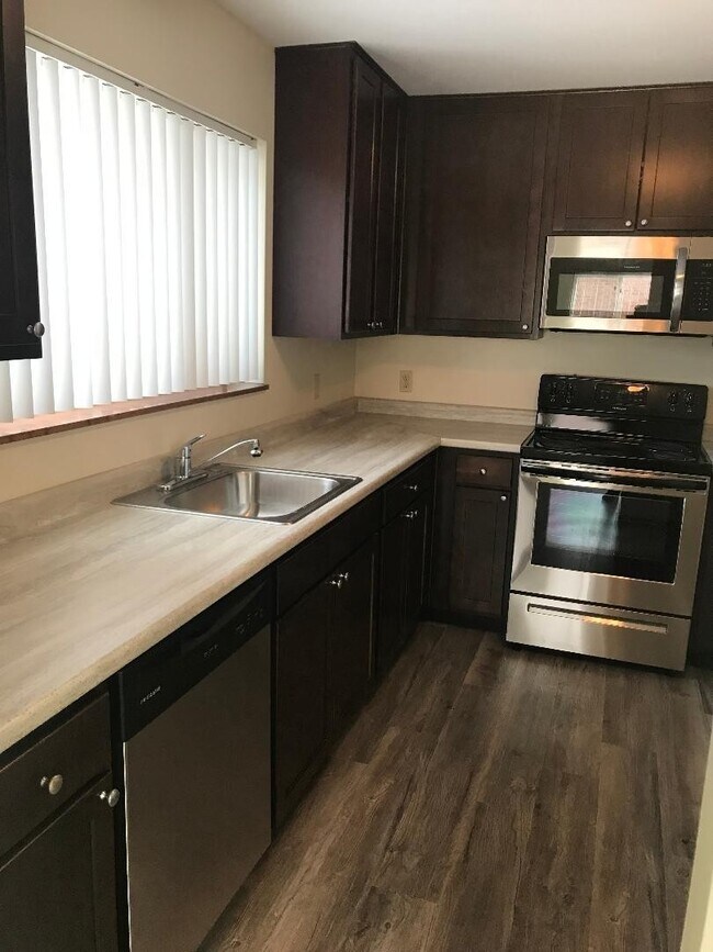 Photo - Lynn Apartments