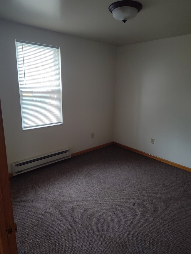 Building Photo - 605 Bremer St Unit A
