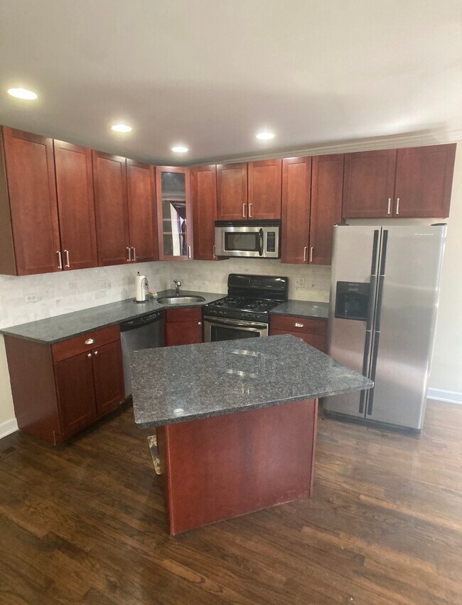 Photo - 1119 W Grand Ave