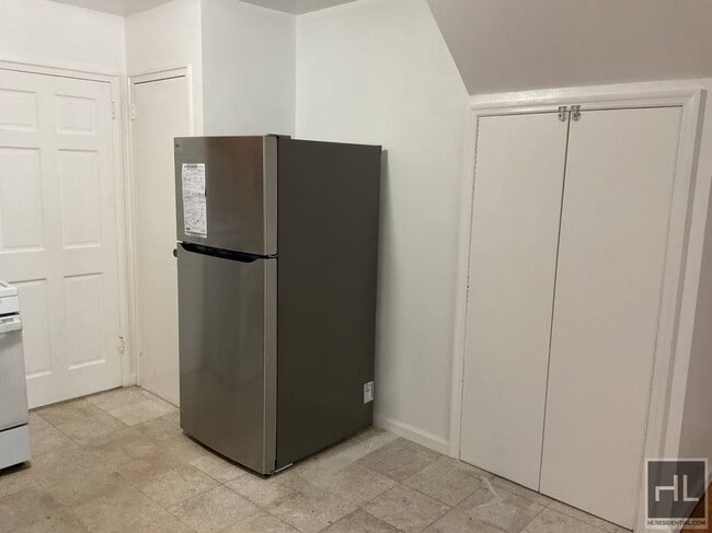 Photo - 49 AVENUE Unit 1