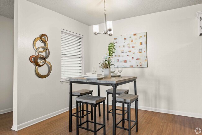 Photo - Seasons & Woodale Apartments