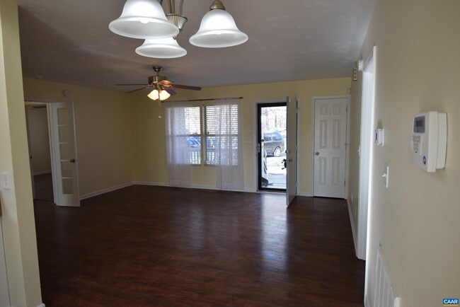 Photo - 145 Jefferson Dr