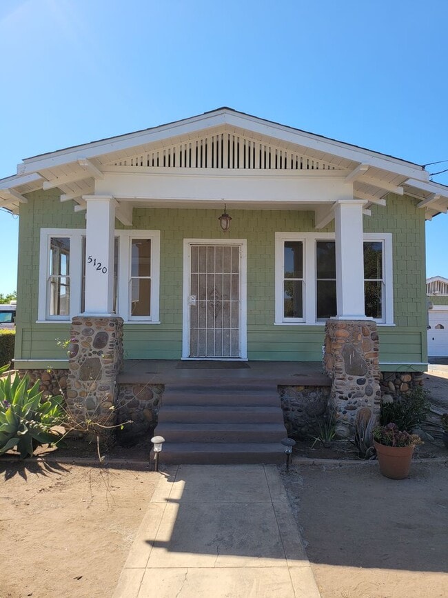 Craftsman home 2bed 1 bath, garage on a 11... - Craftsman home 2bed 1 bath, garage on a 11...