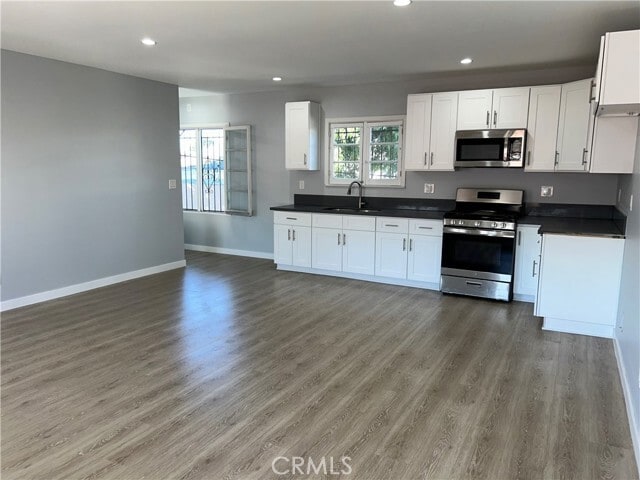 Photo - 531 W 56th St