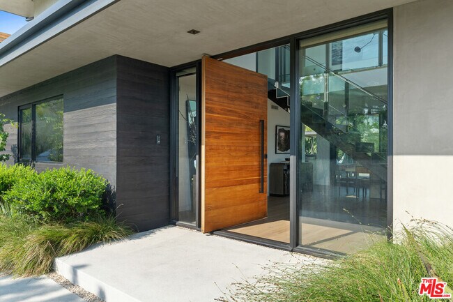 Photo - 2216 Winona Blvd